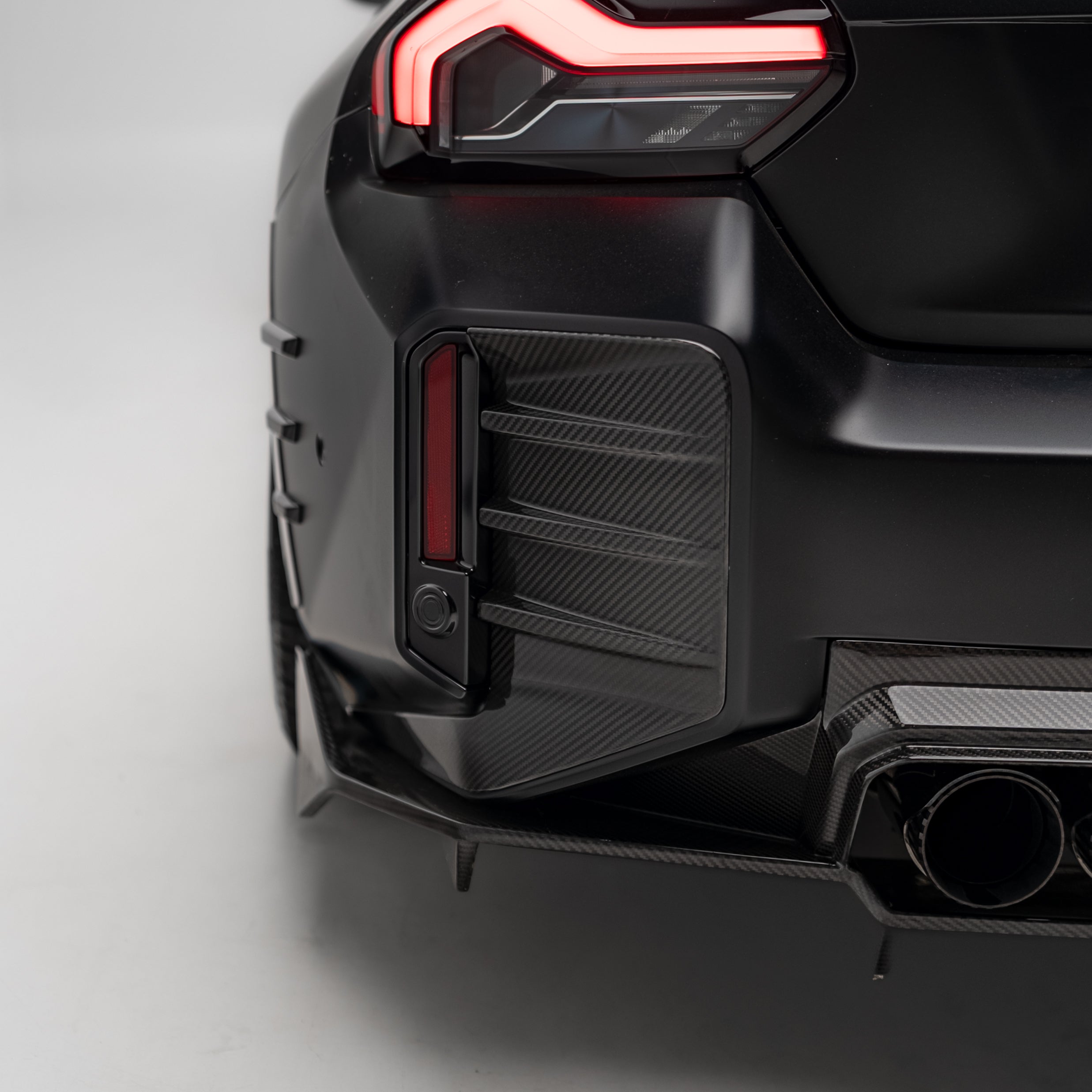 M Performance Style Pre Pregged Dry Carbon Fiber Rear Bumper Trim for BMW M2 G87 2023+