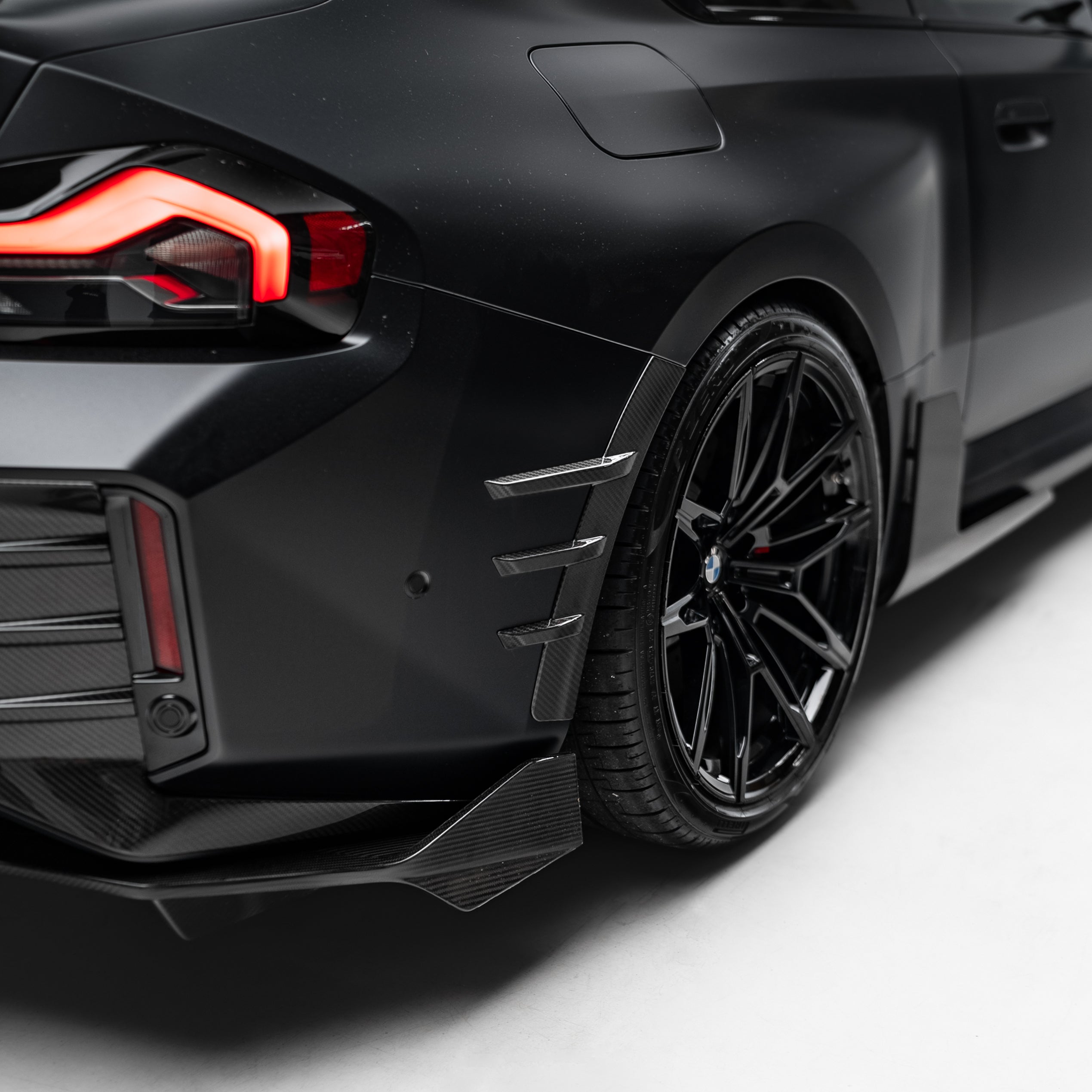 M Performance Style Pre Pregged Dry Carbon Fiber Rear Fender Arch Trim Set for BMW M2 G87 2023+