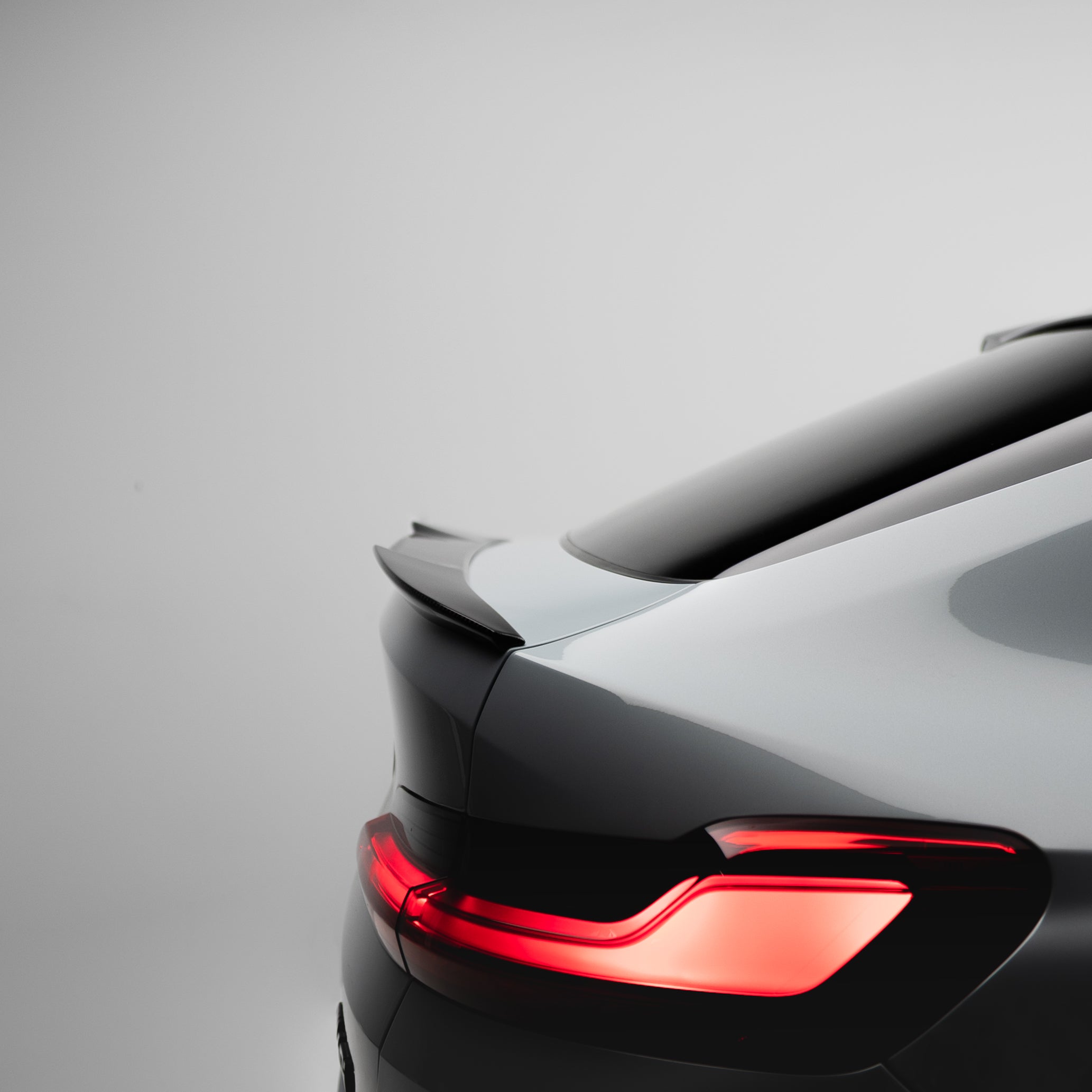 M Performance Style Pre Pregged Dry Carbon Fiber Spoiler for BMW X4 G02 / X4M F98 2019+