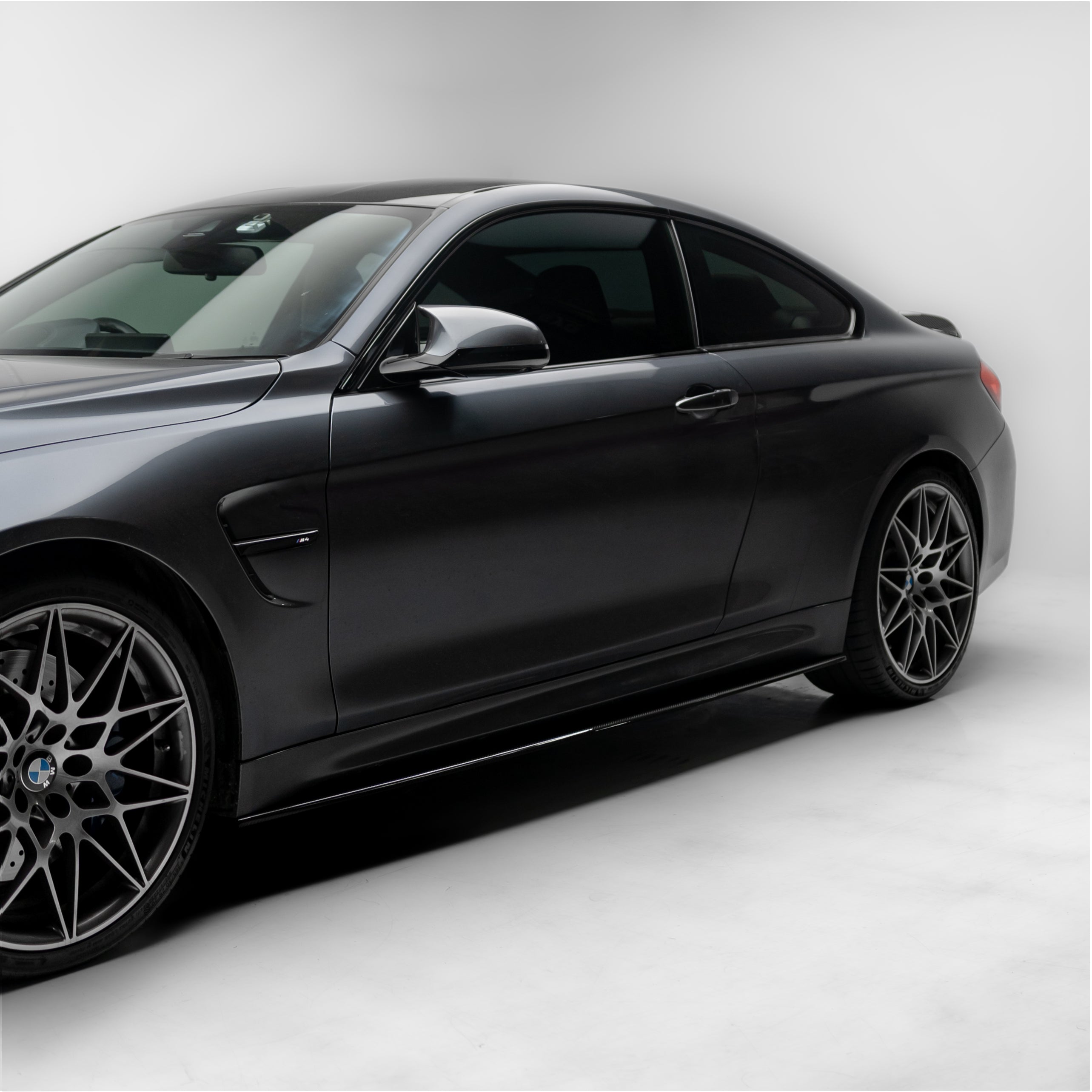 M Performance Style Pre Pregged Dry Carbon Fiber Side Skirts for BMW M3 F80 / M4 F82 F83 2014-2020