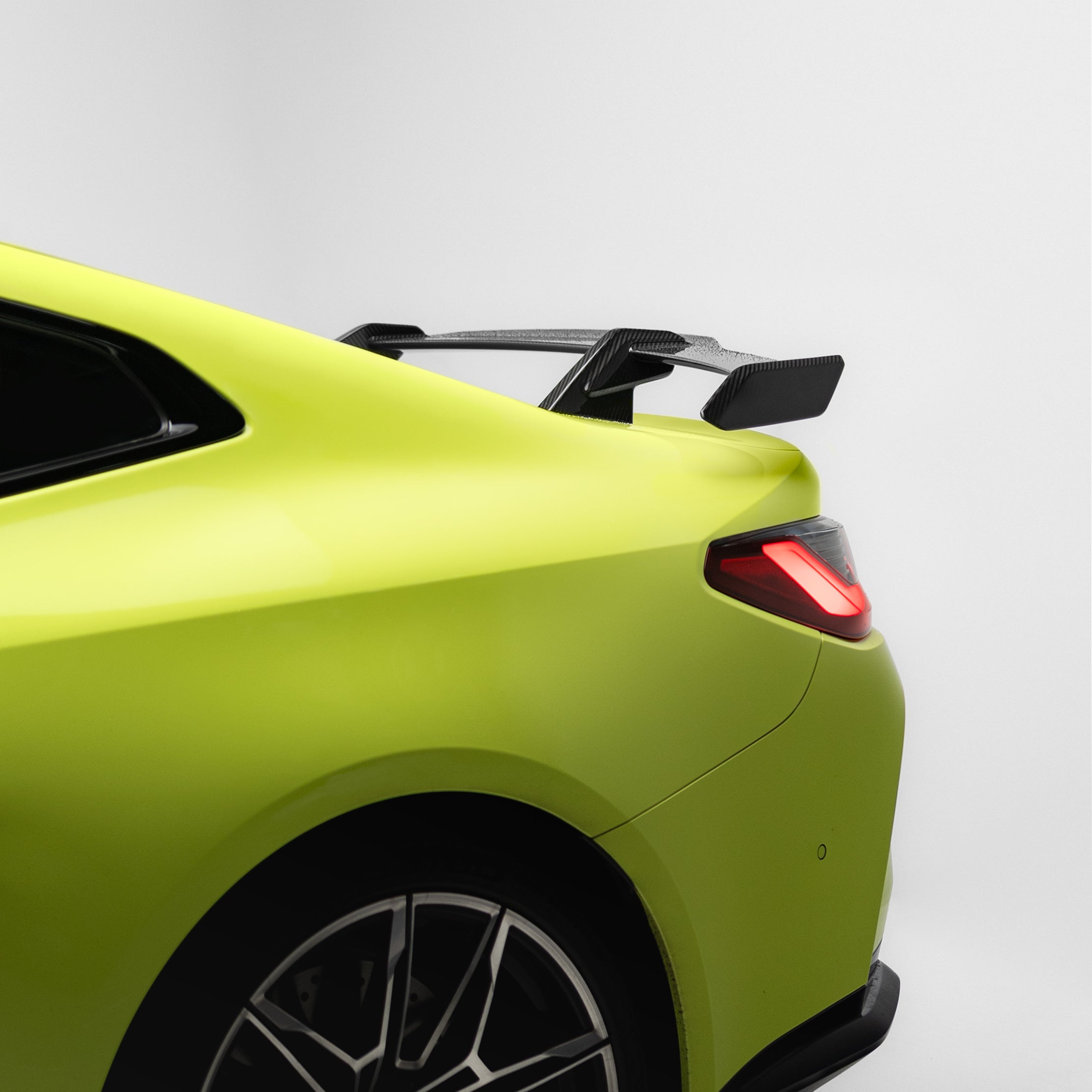 M-Performance Style Pre Pregged Dry Carbon Fiber Wing Spoiler for BMW 3 Series G20 / 4 Series G22 / M3 G80 / M4 G82 20+