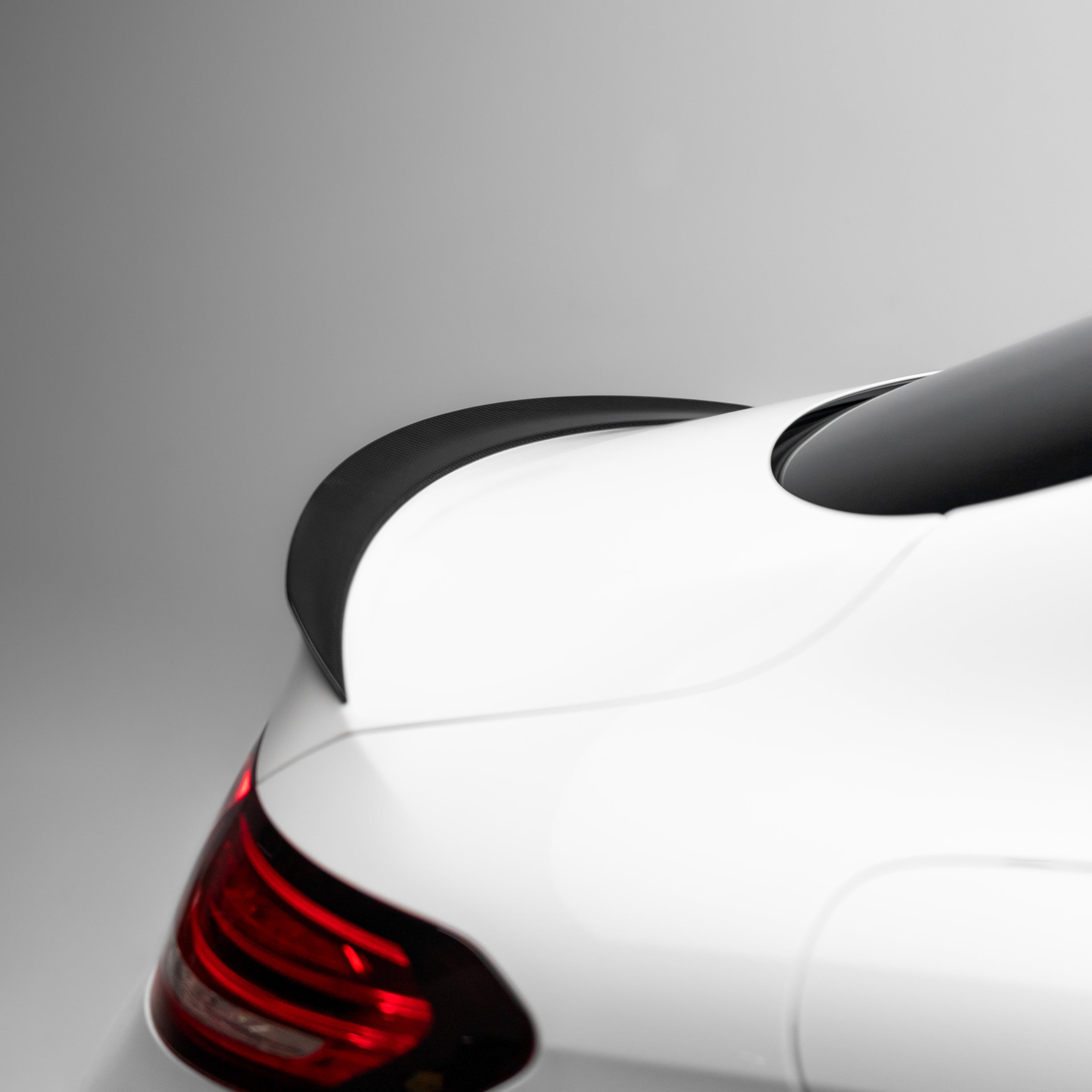 OEM Style Pre Pregged Dry Carbon Fiber Spoiler for Mercedes-Benz C Class C205 Coupe