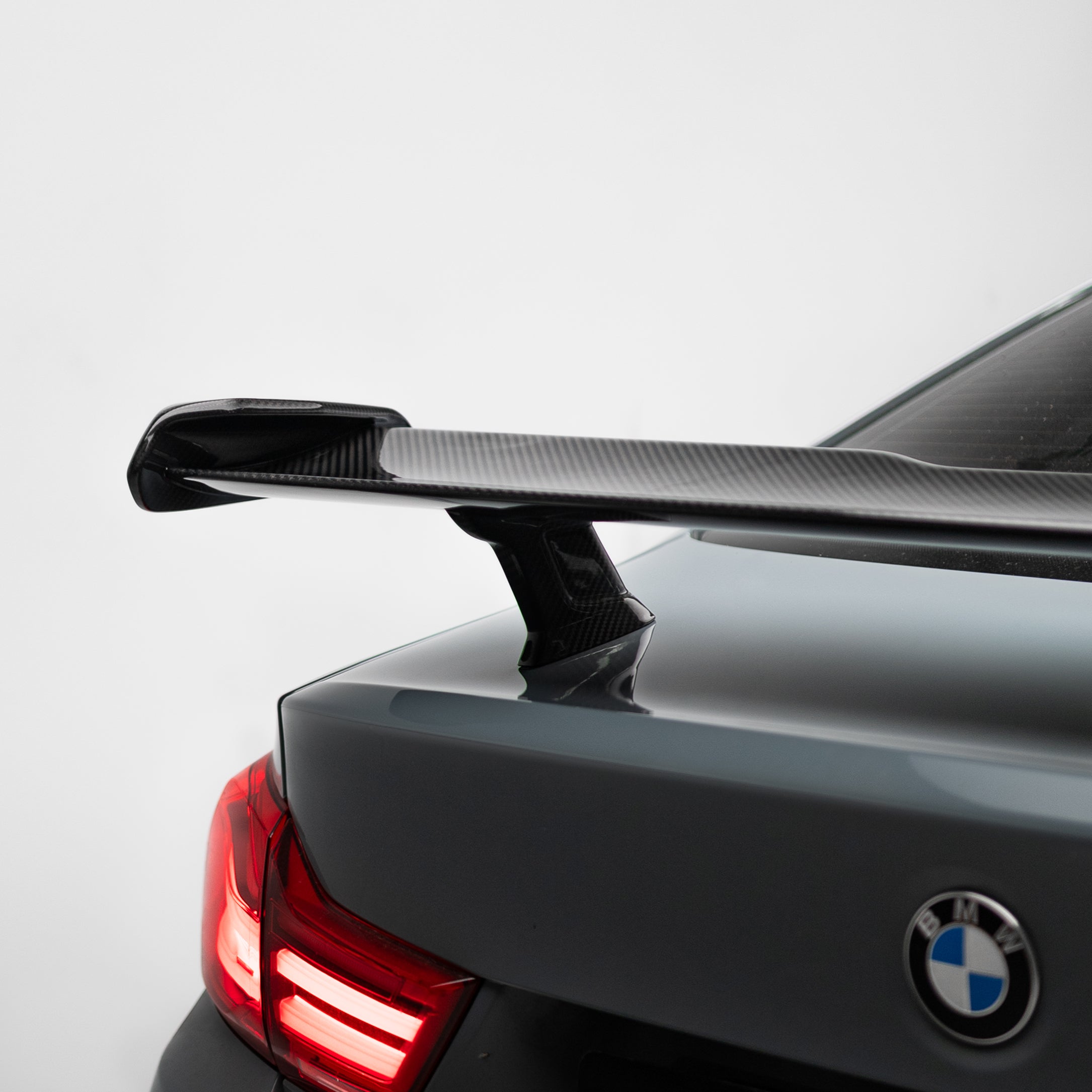 M Performance Style Pre-Pregged Dry Carbon Fibre Rear Wing Spoiler for BMW 2/3/4 Series F22 F30 F32 & M2 M3 M4 F87/F80/F82 2014-2021