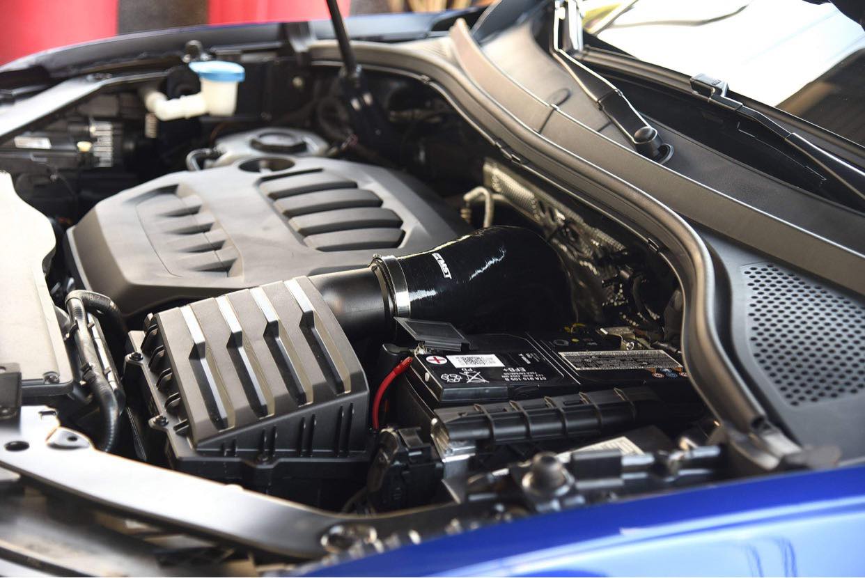 Intake Hose - Volkswagen Golf R (VW-MK802H)