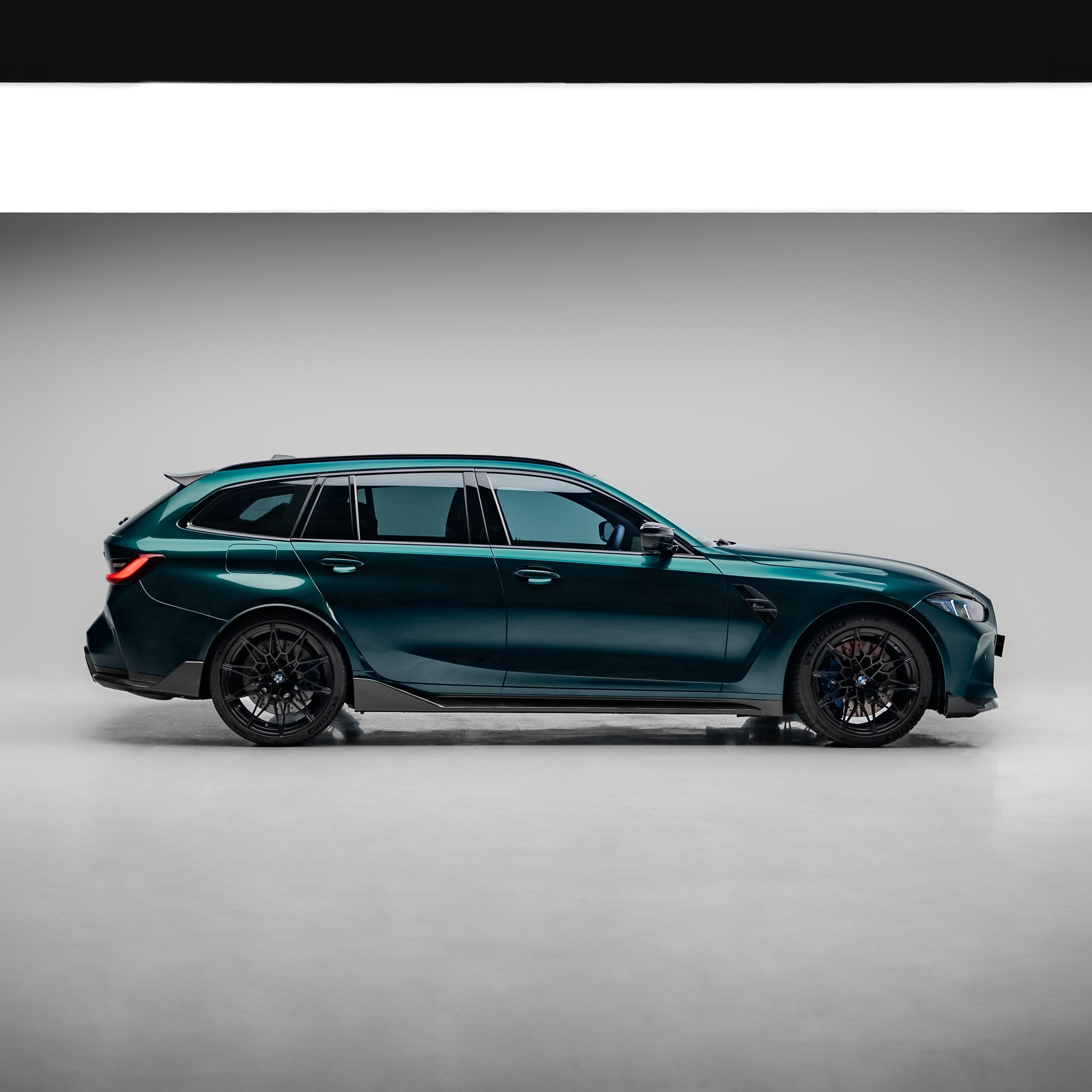 M-Performance Style Pre Pregged Dry Carbon Roof Spoiler for BMW 3 Series G21 / M3 G81 Wagon 2019+