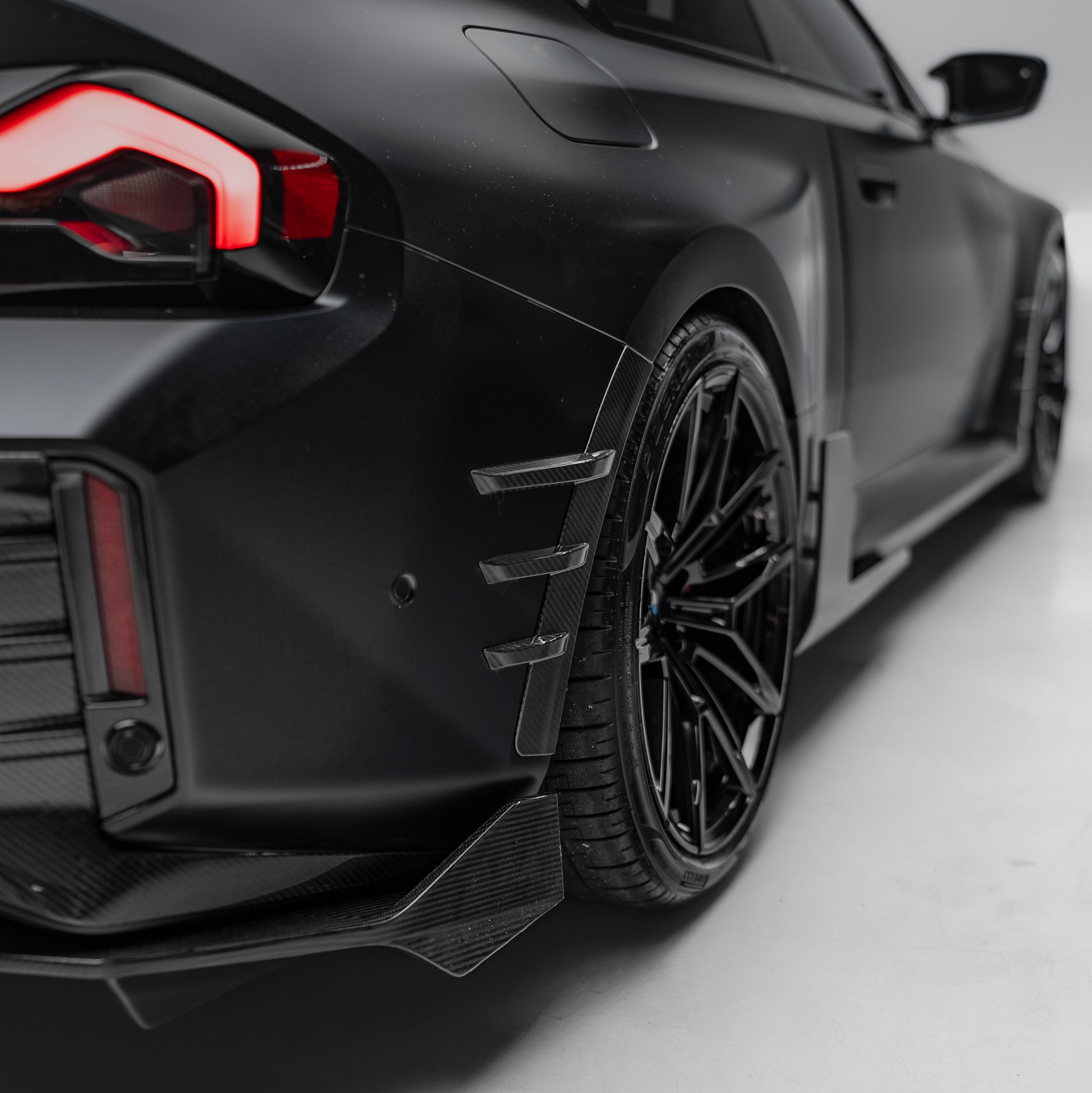 M Performance Style Pre Pregged Dry Carbon Fiber Rear Fender Arch Trim Set for BMW M2 G87 2023+