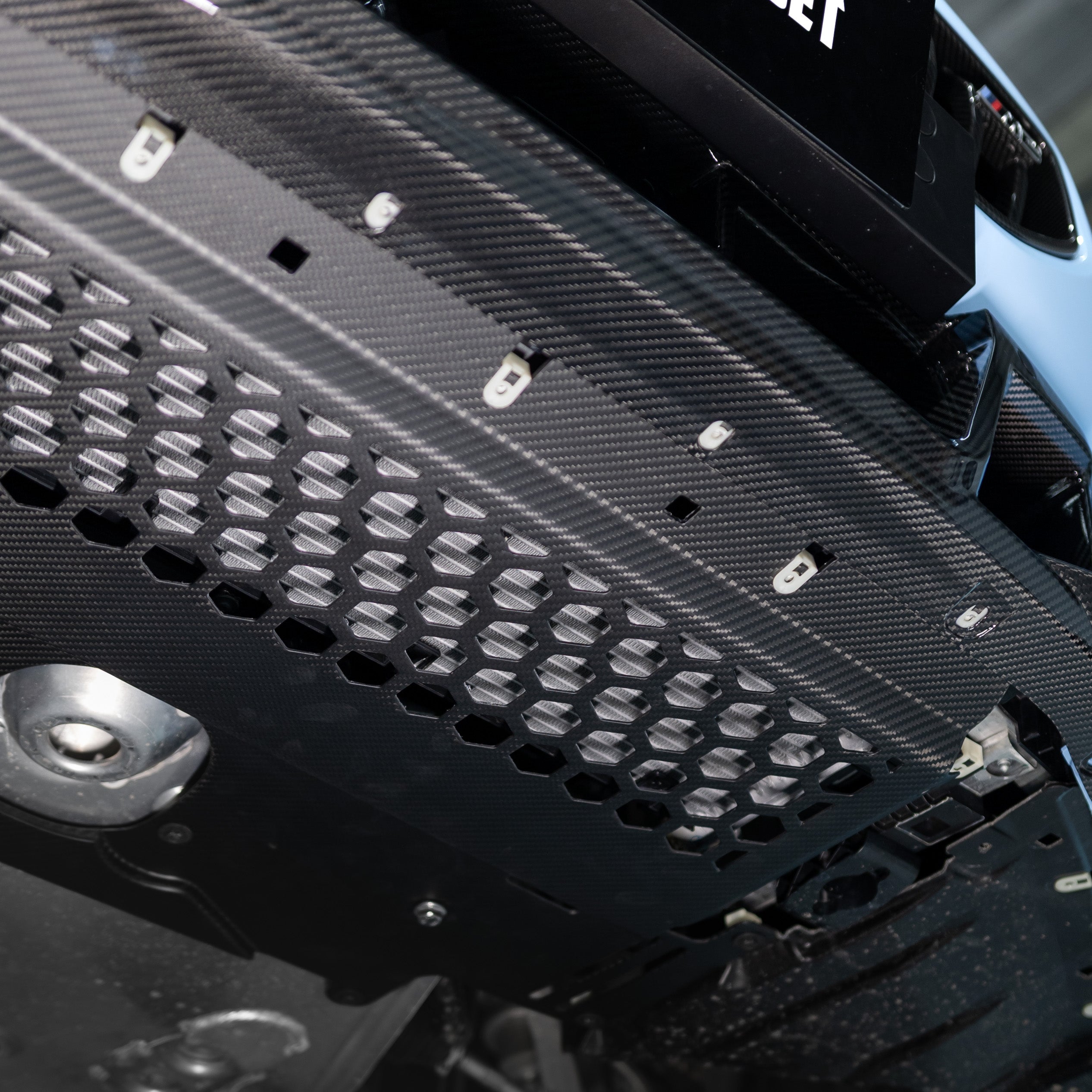 Sooqoo Pre Pregged Dry Carbon Fiber Skid Plate - BMW M2 G87 / M3 G80 G81 / M4 G82 G83 2020+