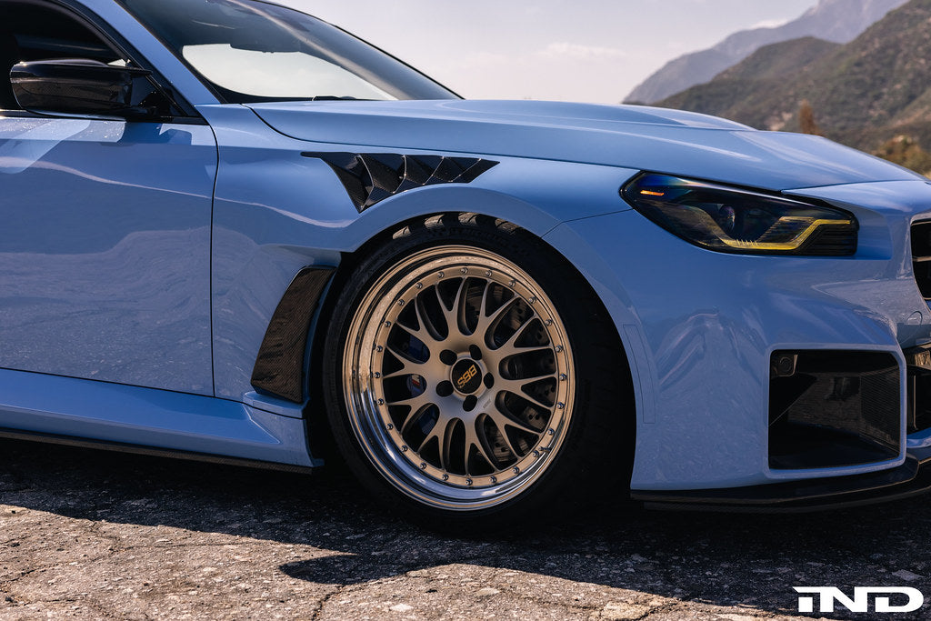 Alpha-N G87 M2 Carbon Vented Front Fender Set V4 with Blades installed on a BMW M2, showcasing lightweight carbon fiber exterior fenders.